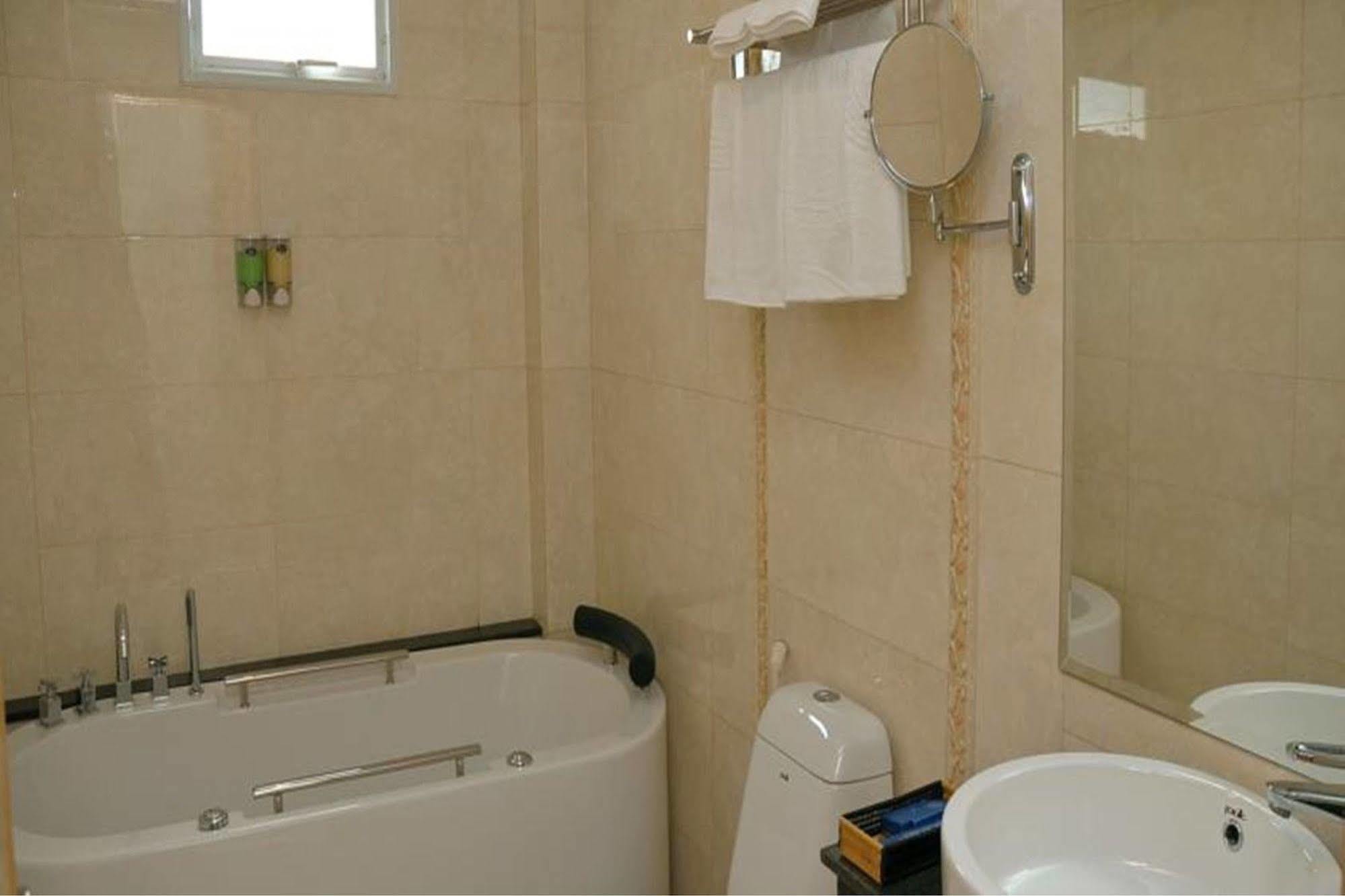 Gia Huy Hotel Ho Chi Minh City Bagian luar foto